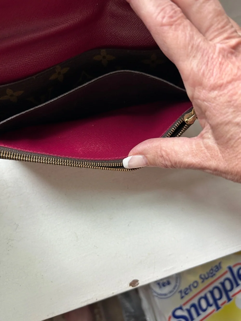 7014. ✨LUXURY✨ Louis Vuitton Emilie MonoWallet - Brown w/ Burgundy Snap. COA. - Picture 7 of 11